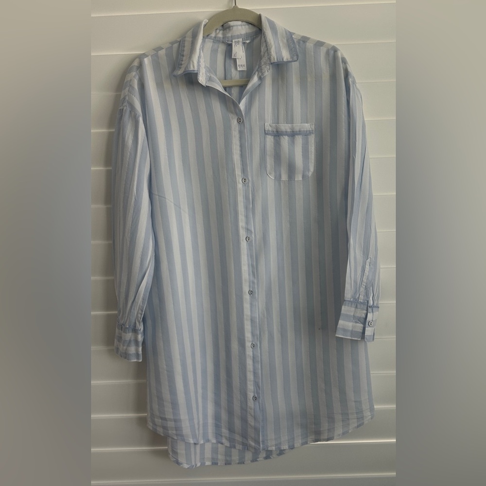 Stars Above Women's sleep Button-Down Shirt.  Size M.